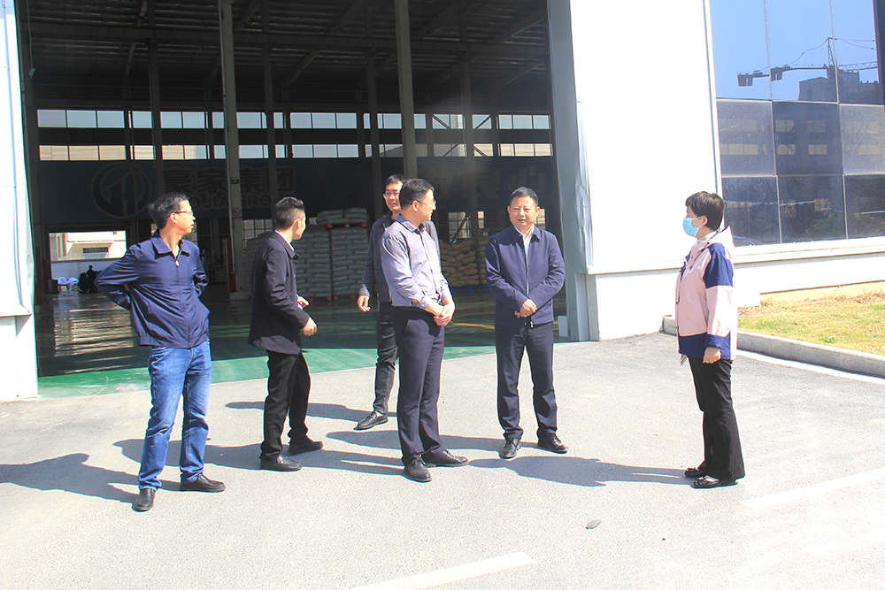 池州市東至縣副縣長徐洪河，生態(tài)環(huán)境局黨組成員洪小兵等一行蒞臨豪家管業(yè)考察交流2